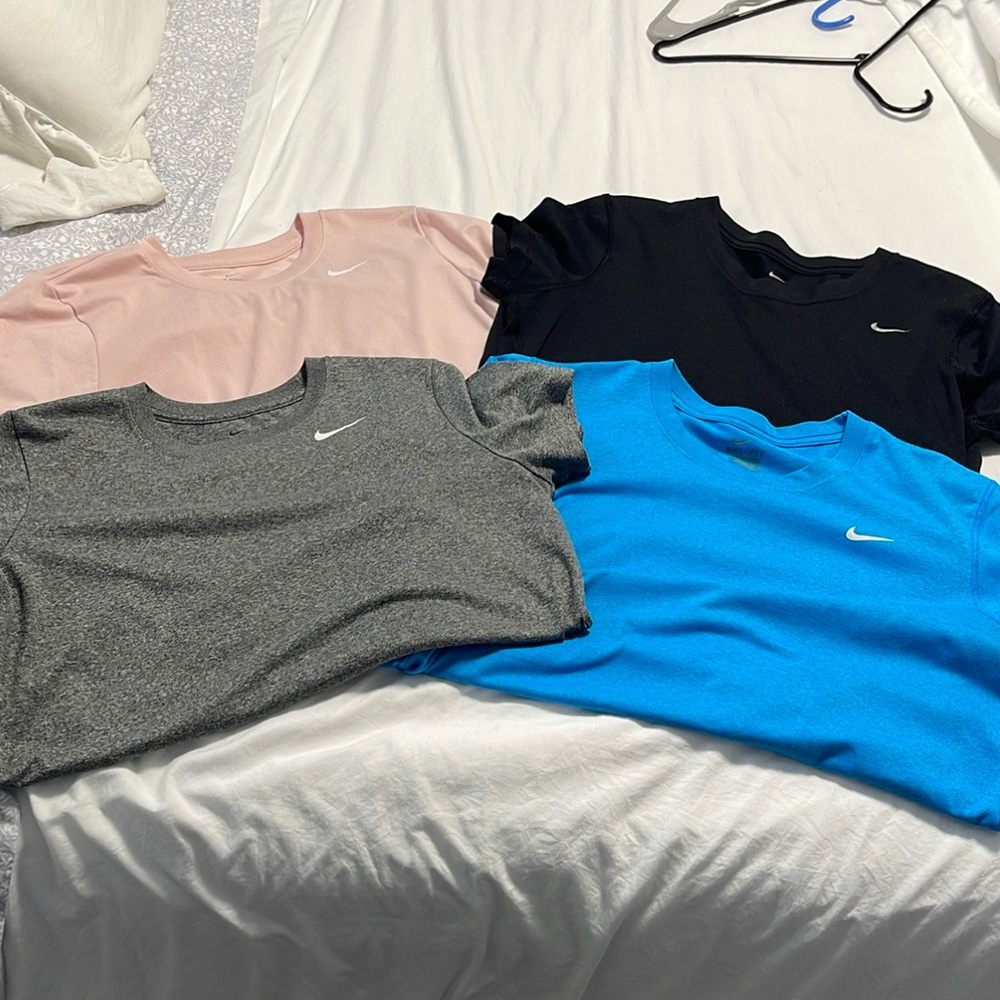 Bundle of 4 Nike tshirts